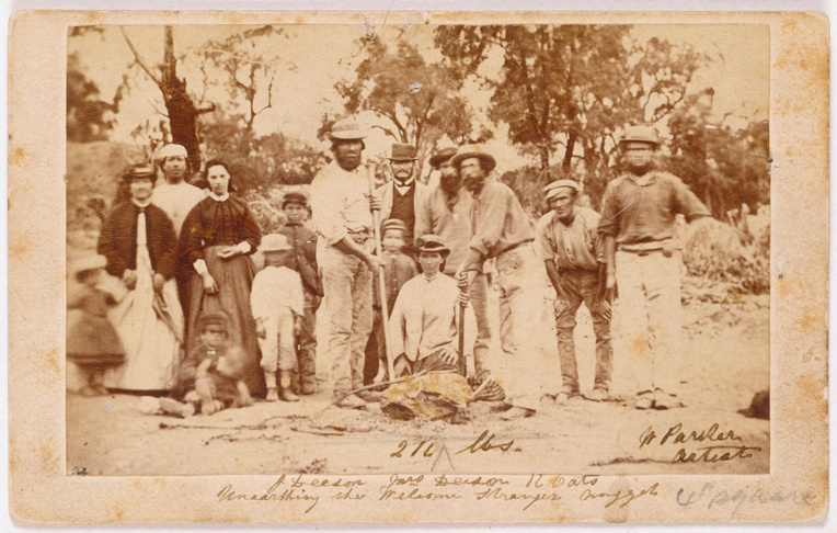 Les mineurs ayant trouvé la plus grosse pépite de l’histoire, en 1869, dans l’Etat du Victoria : 66 kilos d’or pur, le record reste à battre !