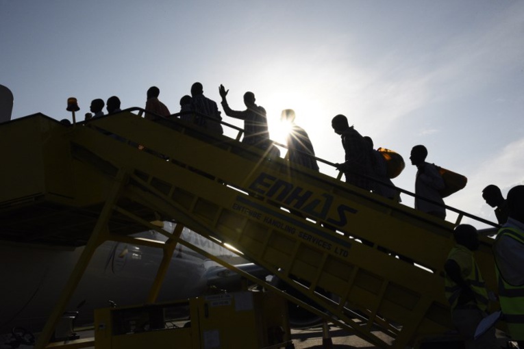 Une hôtesse d'Emirates se tue en tombant d'un avion en Ouganda