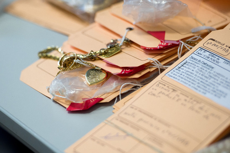 Ils exploitaient des mineurs qui auraient commis 1.500 cambriolages: 7 personnes écrouées à Nîmes