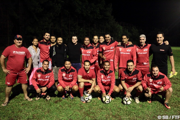 Jonathan Torohia soutient également l'équipe Air Tahiti, leader du championnat entreprise