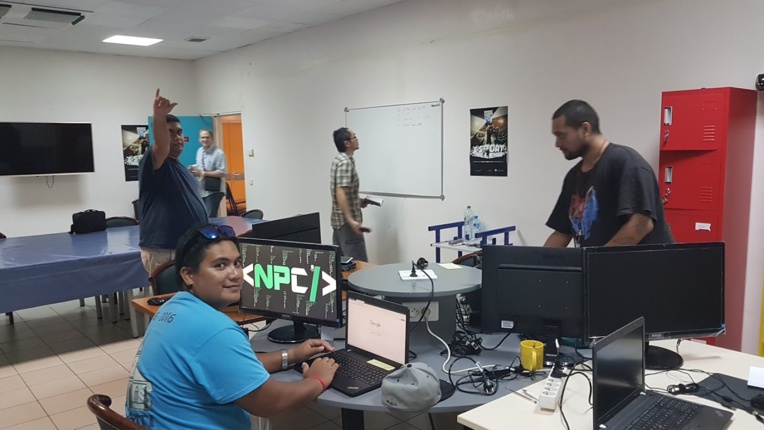 Une équipe de la Web Jam, un événement organisé fin février avec les étudiants "techniciens/développeurs" du CNAM et des élèves en licence à l'UPF. Les futurs participants au Tahiti Code Camp achèveront leur formation par un "hackathon" de 72 heures, un concept tout aussi intense. (photo CNAM)