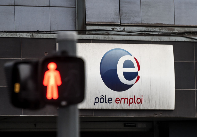 Chômeurs: le gouvernement dévoile un nouvel arsenal de sanctions Chômeurs: le gouvernement dévoile un nouvel arsenal de sanctions