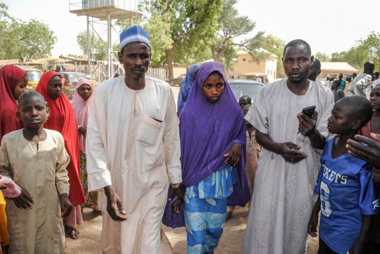 Nigeria: Boko Haram rend à leurs parents une centaine d'écolières enlevées en février Nigeria: Boko Haram rend à leurs parents une centaine d'écolières enlevées en février