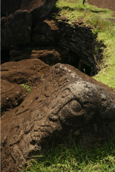 Qui était Make Make dans le panthéon pascuan ? Personne, en réalité, n’en sait rien. Est-il apparu après le renversement des moai, avant, pendant ? Mystère…