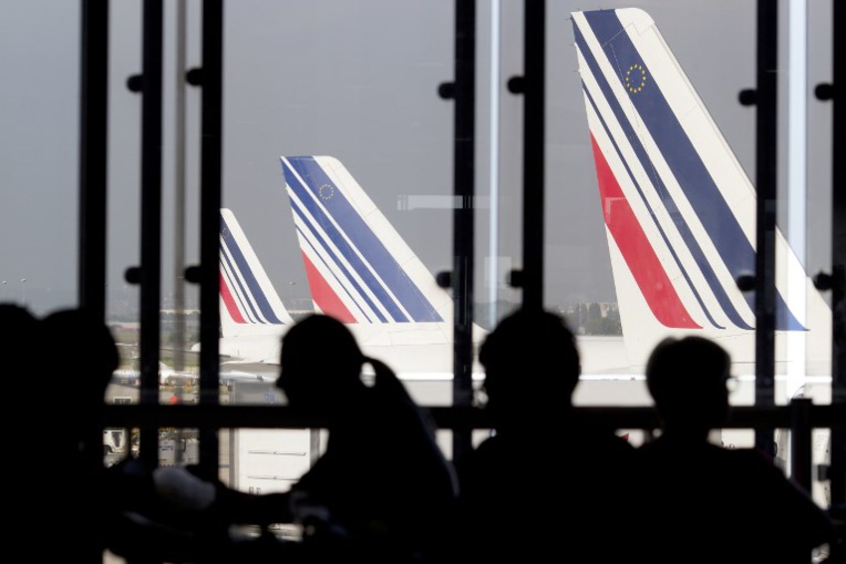 Après les cheminots et les fonctionnaires, le personnel d'Air France en grève Après les cheminots et les fonctionnaires, le personnel d'Air France en grève