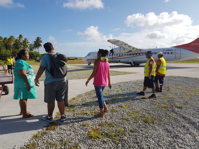Malgré les propositions des agents d'Air Tahiti, les passagers ont refusé de partir sans leurs bagages.