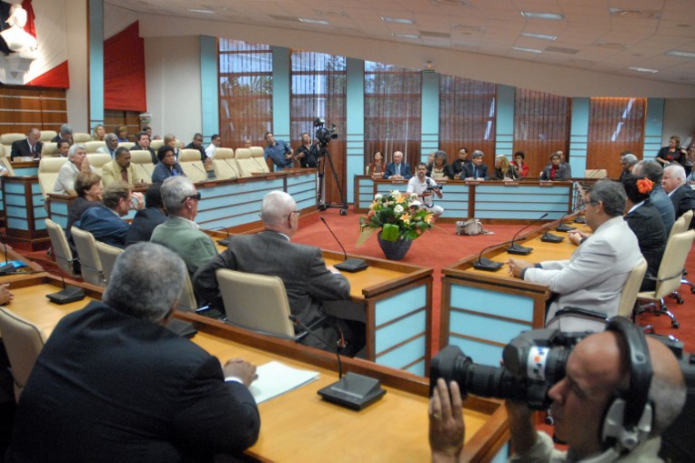 Référendum en Nouvelle-Calédonie: la formulation de la question en débat à Matignon