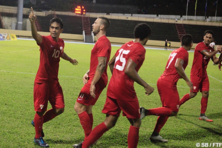 Le n°10 Teaonui Tehau, auteur d'un triplé