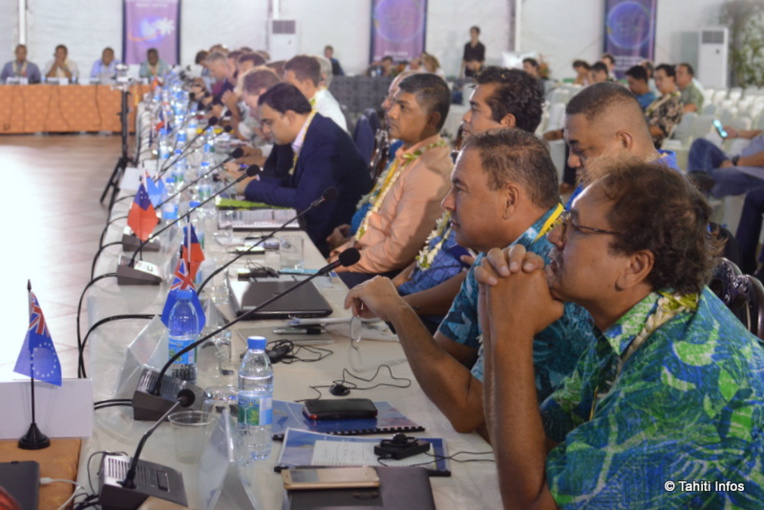 Niue et Tuvalu : petits pays en quête de développement Niue et Tuvalu : petits pays en quête de développement
