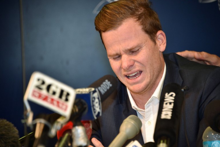 Scandale du cricket australien: en larmes, l'ex-capitaine s'excuse