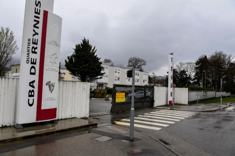 Un homme fonce sur des militaires sans les blesser, deux interpellations