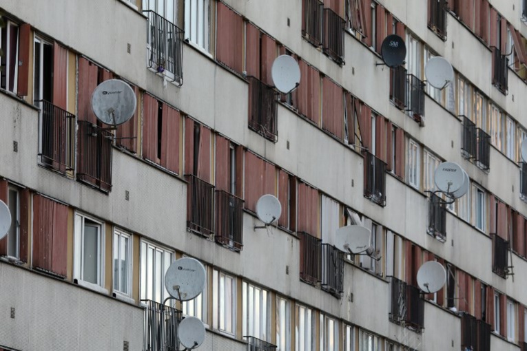 Décès d'une femme qui avait tué un passant en chutant du 8e étage en Seine-Saint-Denis Décès d'une femme qui avait tué un passant en chutant du 8e étage en Seine-Saint-Denis