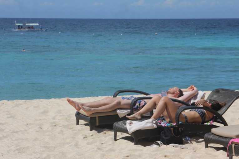 Philippines: Boracay, l'île "fosse septique", va être interdite six mois aux touristes Philippines: Boracay, l'île "fosse septique", va être interdite six mois aux touristes