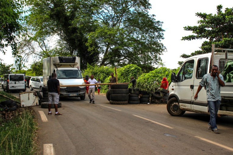 Mayotte: le nouveau préfet fait lever le barrage coupant l'accès au port principal Mayotte: le nouveau préfet fait lever le barrage coupant l'accès au port principal
