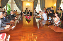 Etat/Pays: Signature de la convention relative à  la Gendarmerie nationale.