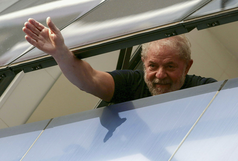Premier jour de prison pour Lula, qui espère une sortie rapide Premier jour de prison pour Lula, qui espère une sortie rapide