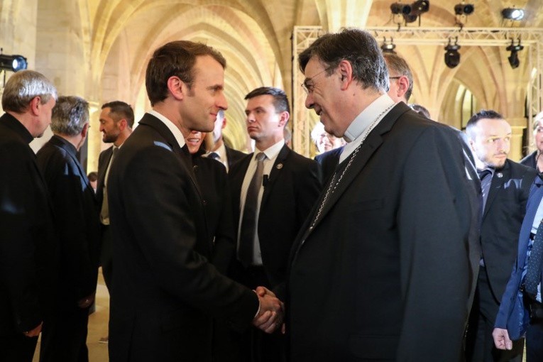 Macron en "réparateur" du lien Eglise-Etat: la gauche s'étrangle, l'épiscopat salue