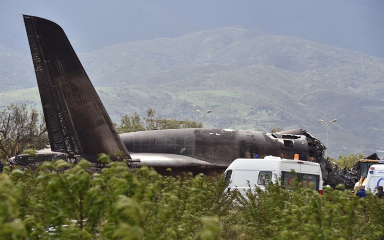 Un avion militaire s'écrase en Algérie: 257 morts, pire drame aérien du pays Un avion militaire s'écrase en Algérie: 257 morts, pire drame aérien du pays