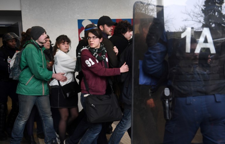 L'université de Nanterre bloquée, les partiels de lundi reportés L'université de Nanterre bloquée, les partiels de lundi reportés