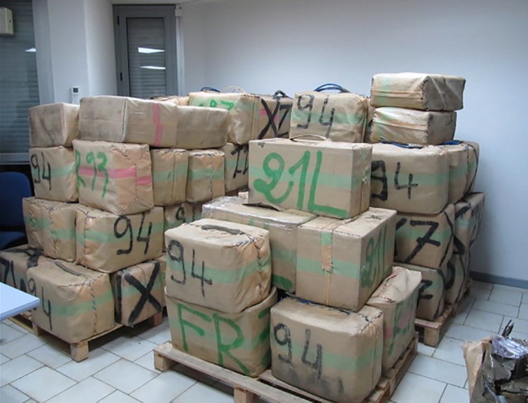 Aude: saisie record de 2,9 tonnes de cannabis sur l'A9 Aude: saisie record de 2,9 tonnes de cannabis sur l'A9