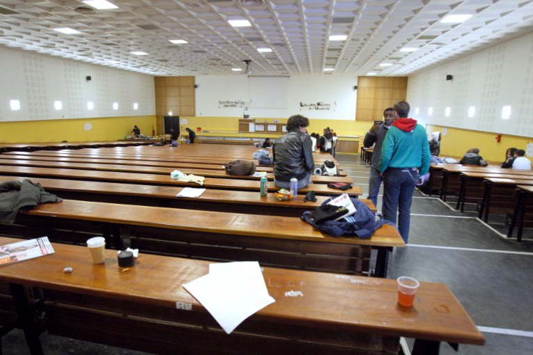 "Liberté de manifester" ou "liberté d'étudier"? A Nanterre, les étudiants reconduisent le blocage "Liberté de manifester" ou "liberté d'étudier"? A Nanterre, les étudiants reconduisent le blocage