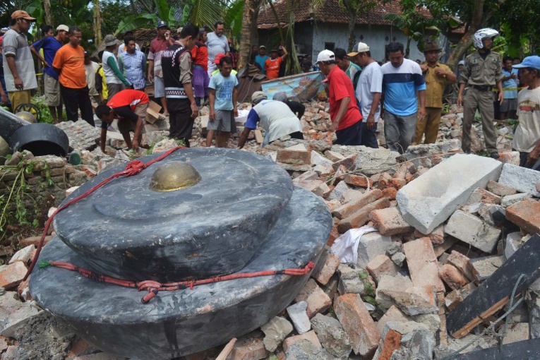 Indonésie: sept morts dans l'effondrement de bâtiments Indonésie: sept morts dans l'effondrement de bâtiments