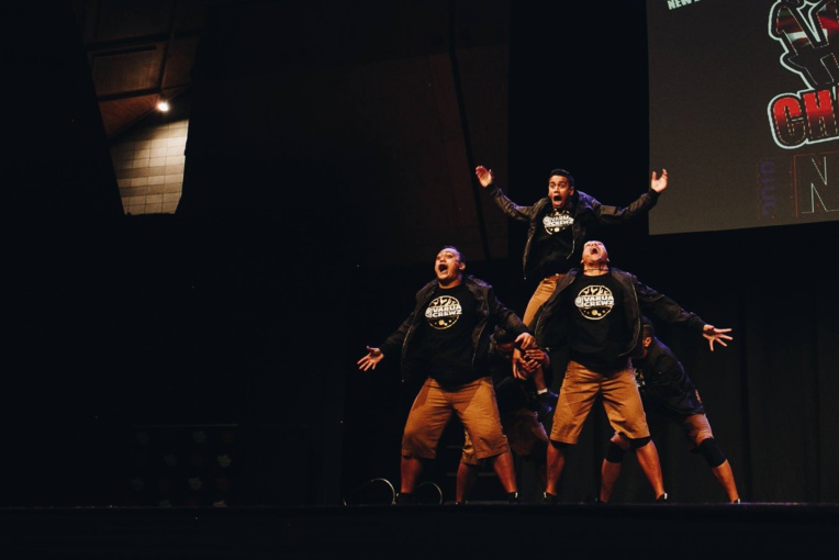 Malgré les blessures, les All in One ont mis le feu sur la scène néo-zélandaise. Malgré les blessures, les All in One ont mis le feu sur la scène néo-zélandaise.