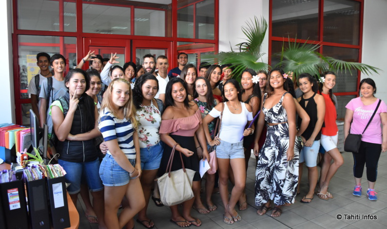 Une classe de lycéens visite Tahiti Infos