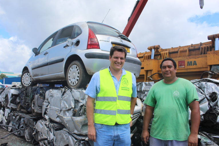 Benoît Layrle, le directeur de Fenua Ma et un membre de son équipe. Benoît Layrle, le directeur de Fenua Ma et un membre de son équipe.