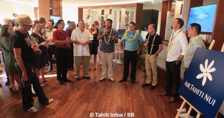 Torea Colas, le directeur marketing d'ATN, a présenté le sommelier Olivier Poussier Torea Colas, le directeur marketing d'ATN, a présenté le sommelier Olivier Poussier