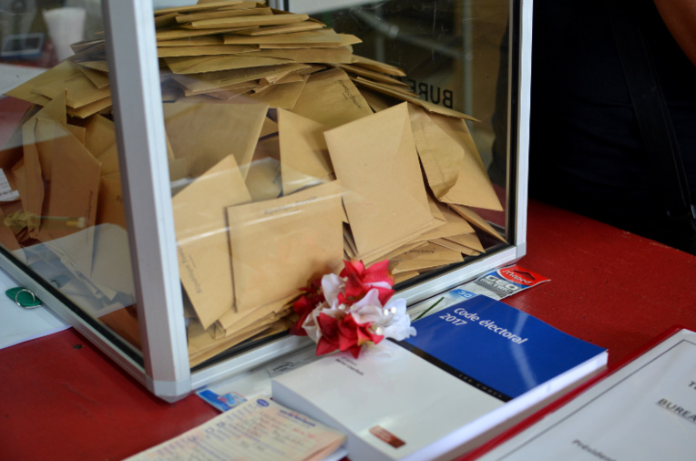 Les bureaux de vote fermeront à 18 heures, sauf dans 12 communes Les bureaux de vote fermeront à 18 heures, sauf dans 12 communes