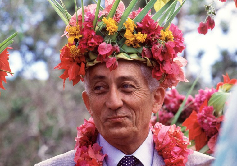 Bernard Pons lors de sa visite en Nouvelle-Calédonie en août 1987 en tant que ministre des DOM-TOM. Photo : AFP