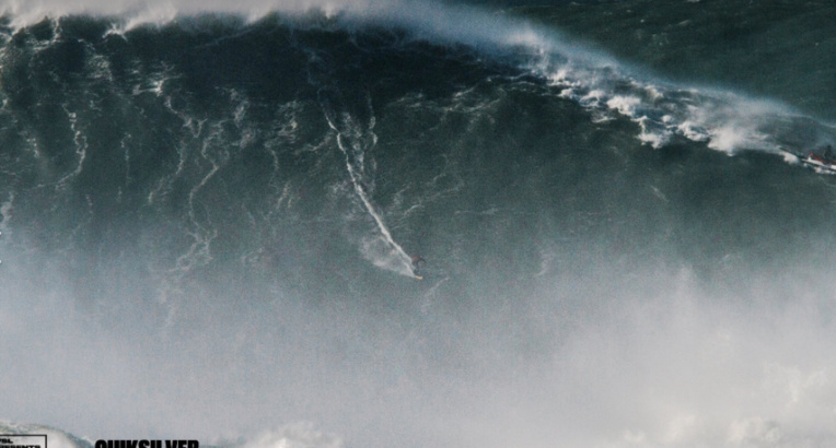 Le record de la plus grande vague jamais surfée battu à Nazaré Le record de la plus grande vague jamais surfée battu à Nazaré
