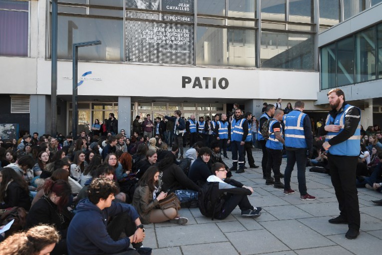Tensions à l'université de Strasbourg: 700 étudiants empêchés de passer leur examen Tensions à l'université de Strasbourg: 700 étudiants empêchés de passer leur examen