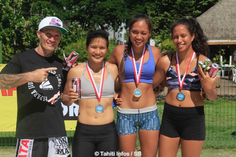Vaveaiti Barff est devenue championne de Polynésie de beach wrestling Vaveaiti Barff est devenue championne de Polynésie de beach wrestling