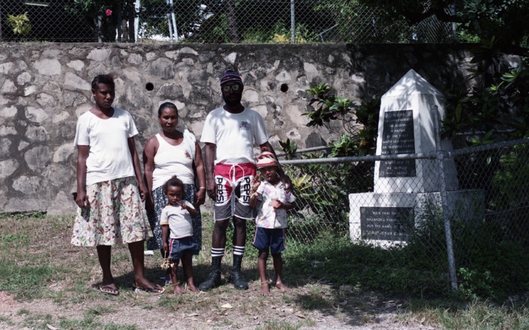Sur l’île, un memorial a été édifié en l’honneur des martyrs de l’expédition de 1901. Sur l’île, un memorial a été édifié en l’honneur des martyrs de l’expédition de 1901.