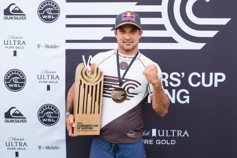 Michel Bourez a gagné avec son team World © Kelly Cestari WSL Michel Bourez a gagné avec son team World © Kelly Cestari WSL