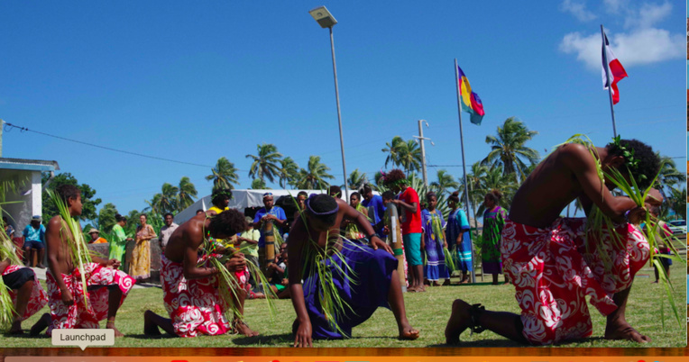 A Ouvéa, Emmanuel Macron tente de « réconcilier les mémoires » A Ouvéa, Emmanuel Macron tente de « réconcilier les mémoires »
