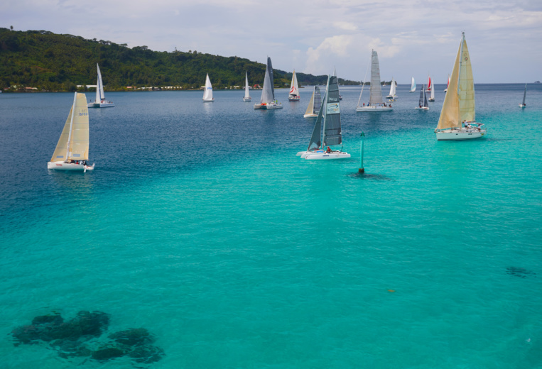 Peu de vent pour la 2ème journée de la Tahiti Pearl Regatta Peu de vent pour la 2ème journée de la Tahiti Pearl Regatta