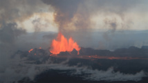 Explosions volcaniques et nuage de cendres, Hawaï en alerte rouge Explosions volcaniques et nuage de cendres, Hawaï en alerte rouge