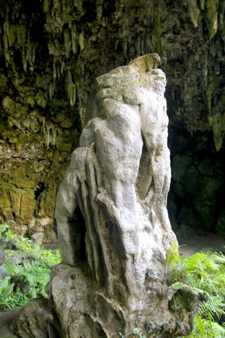 Avouez que cette stalagmite à l’entrée de la grotte ressemble furieusement à Kraken, la pieuvre du film « Pirates des Caraïbes ».