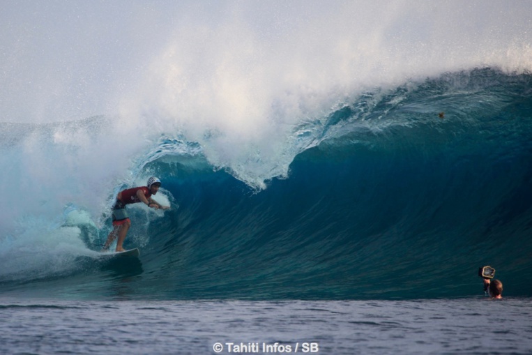 Taumata Puhetini, un des surfeurs les plus doués de sa génération