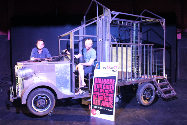 Dialogue "gaillard, espiègle et enlevé" pour spectacle "mordant et jubilatoire"