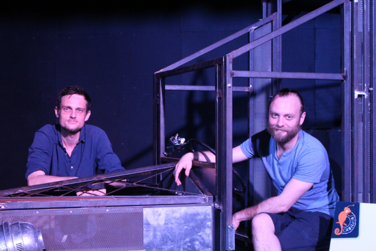 Dialogue "gaillard, espiègle et enlevé" pour spectacle "mordant et jubilatoire"