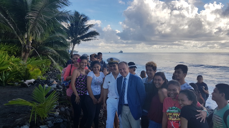Inauguration de la stèle rénovée de Bougainville à Hitia'a Inauguration de la stèle rénovée de Bougainville à Hitia'a