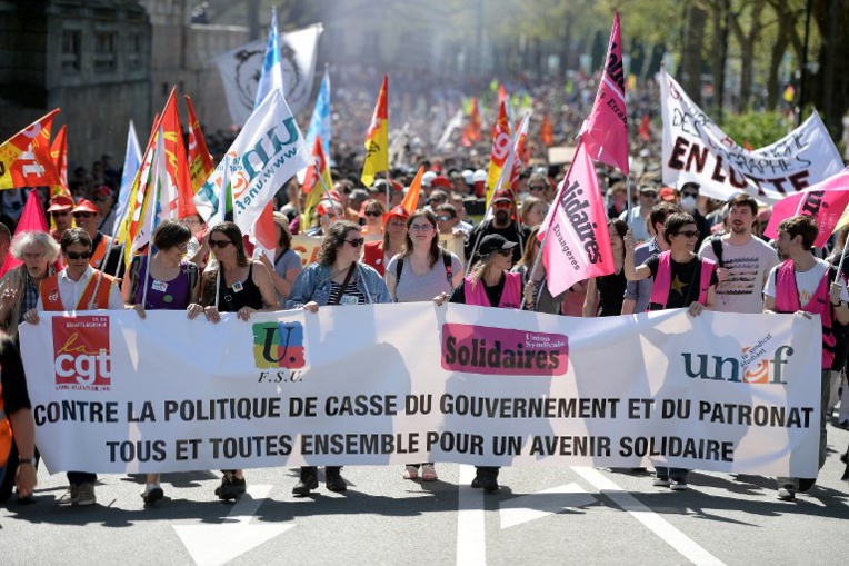 Les fonctionnaires manifestent pour leur statut et les services publics Les fonctionnaires manifestent pour leur statut et les services publics
