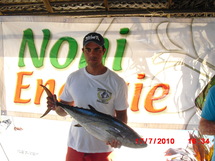 la plus grosse prise du week end un va'u de plus de 7 kilos pris par Vaihoarii. Photo Rahiti BUCHIN.JPG