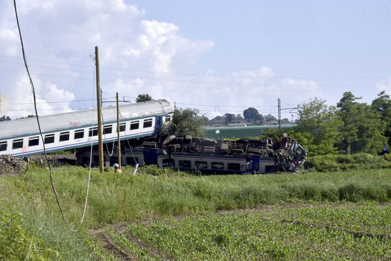 Italie: deux morts, une vingtaine de blessés dans la collision entre un train et un poids lourd