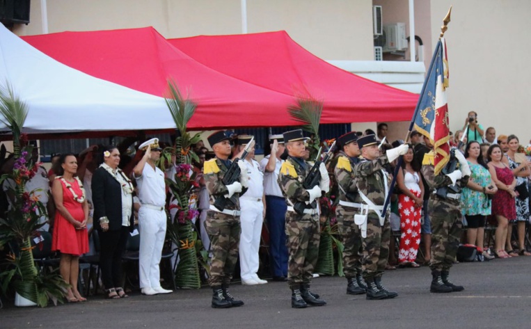Présentation au drapeau des volontaires du RSMA