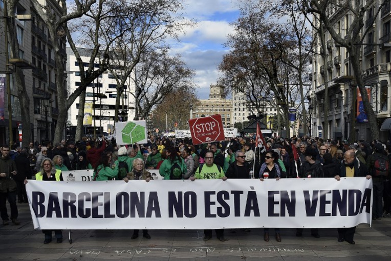 Tension dans les rues de la Catalogne, tourmentée par l'indépendance
